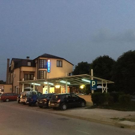 Motel Otoka Donji Vakuf Bagian luar foto