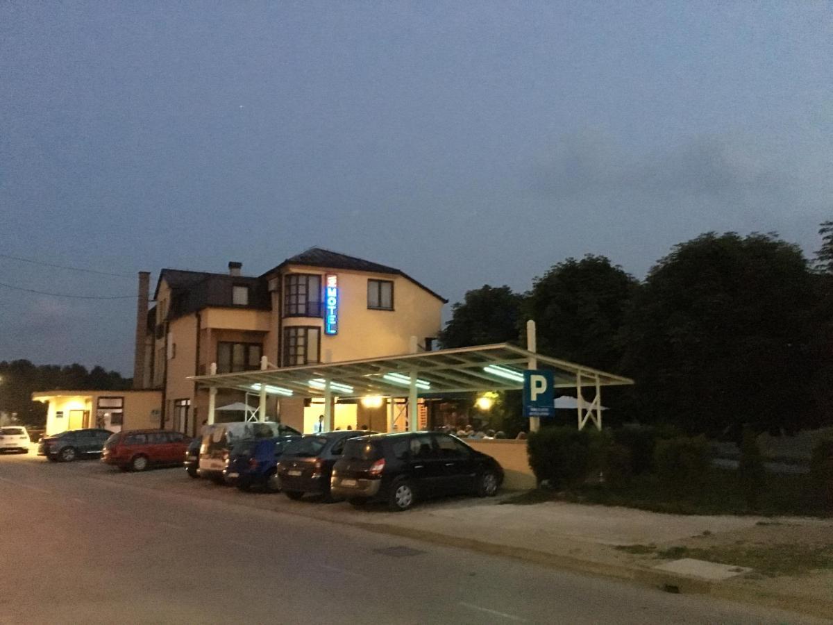 Motel Otoka Donji Vakuf Bagian luar foto